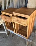 Mesitas de luz de pinotea