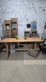 Mesa de Pinotea Pulida